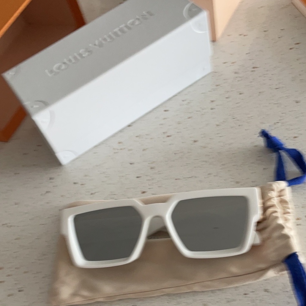 Louis Vuitton 1.1 MILLIONAIRES SUNGLASSES - Picture 7 of 7
